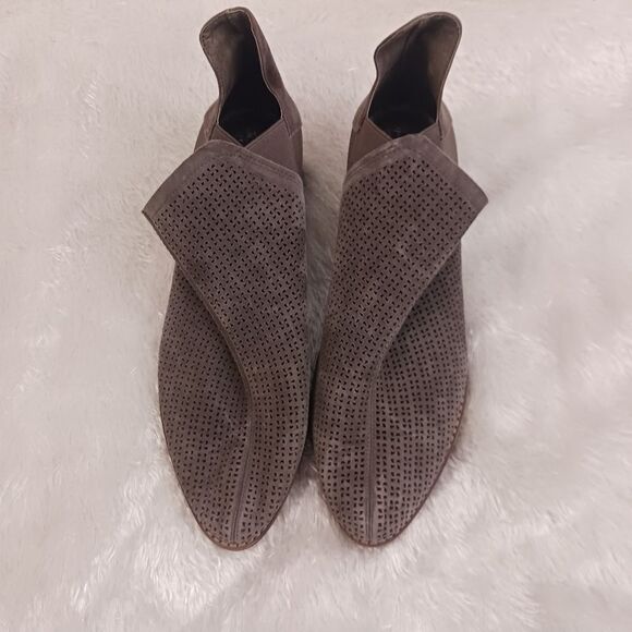 Vince Camuto mesh gray booties size 11M - Picture 5 of 5